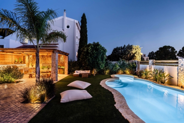 Detached House in Vari