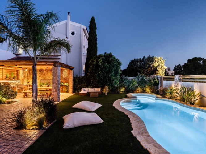 Detached House in Vari
